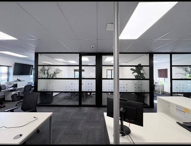 271M² OFFICE TO LET IN VORNA VALLEY
